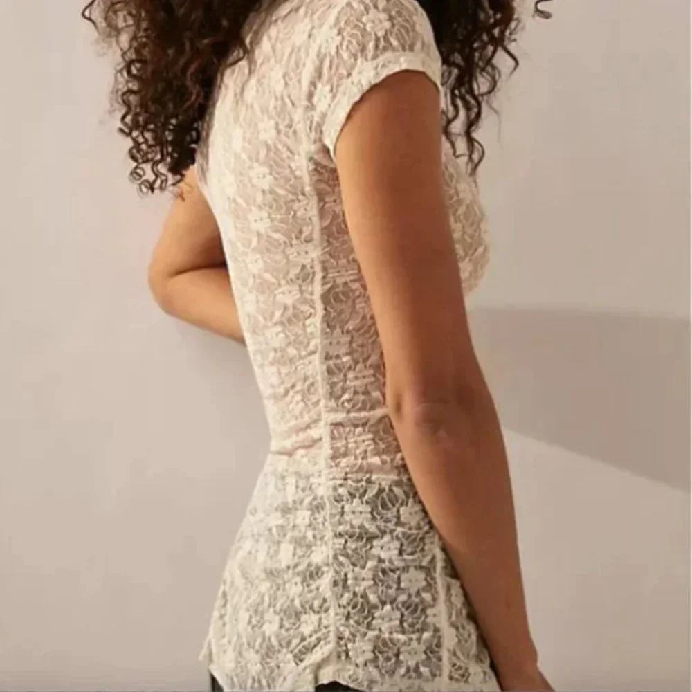 Free People NWOT Keep It Simple Lace Baby Tee in Cream- Size XS - Picture 2 of 5